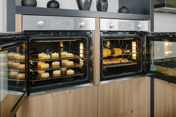 30-Inch Professional Single Wall Oven with Right-Side Swing Door POD301RW