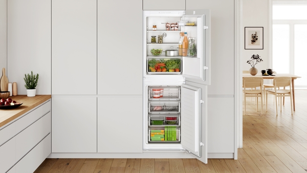 Picture of Bosch KIN85NSE0G Built-In Fridge-Freezer