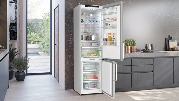 Picture of Siemens KG39NAIAT Freestanding Fridge-Freezer In Inox-easyclean