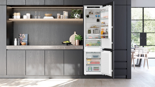 Picture of Siemens KI96NVFD0 Built in 70/30 Frost Free Fridge Freezer