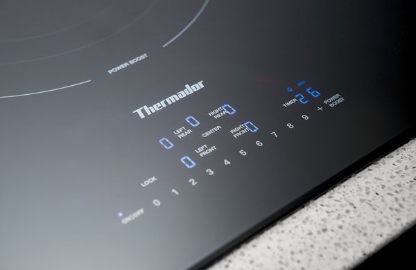 Model: CIT365YB | Thermador Heritage®, Induction Cooktop, 36'', Black, Without Frame