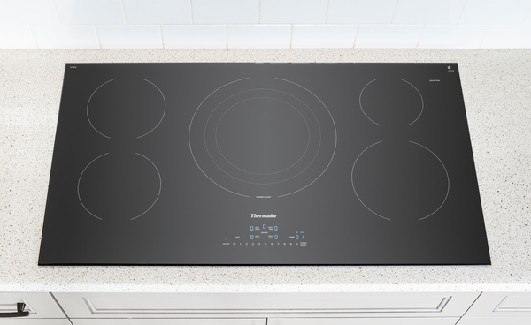 Model: CIT365YB | Thermador Heritage®, Induction Cooktop, 36'', Black, Without Frame