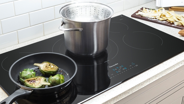 Model: CIT365YB | Thermador Heritage®, Induction Cooktop, 36'', Black, Without Frame