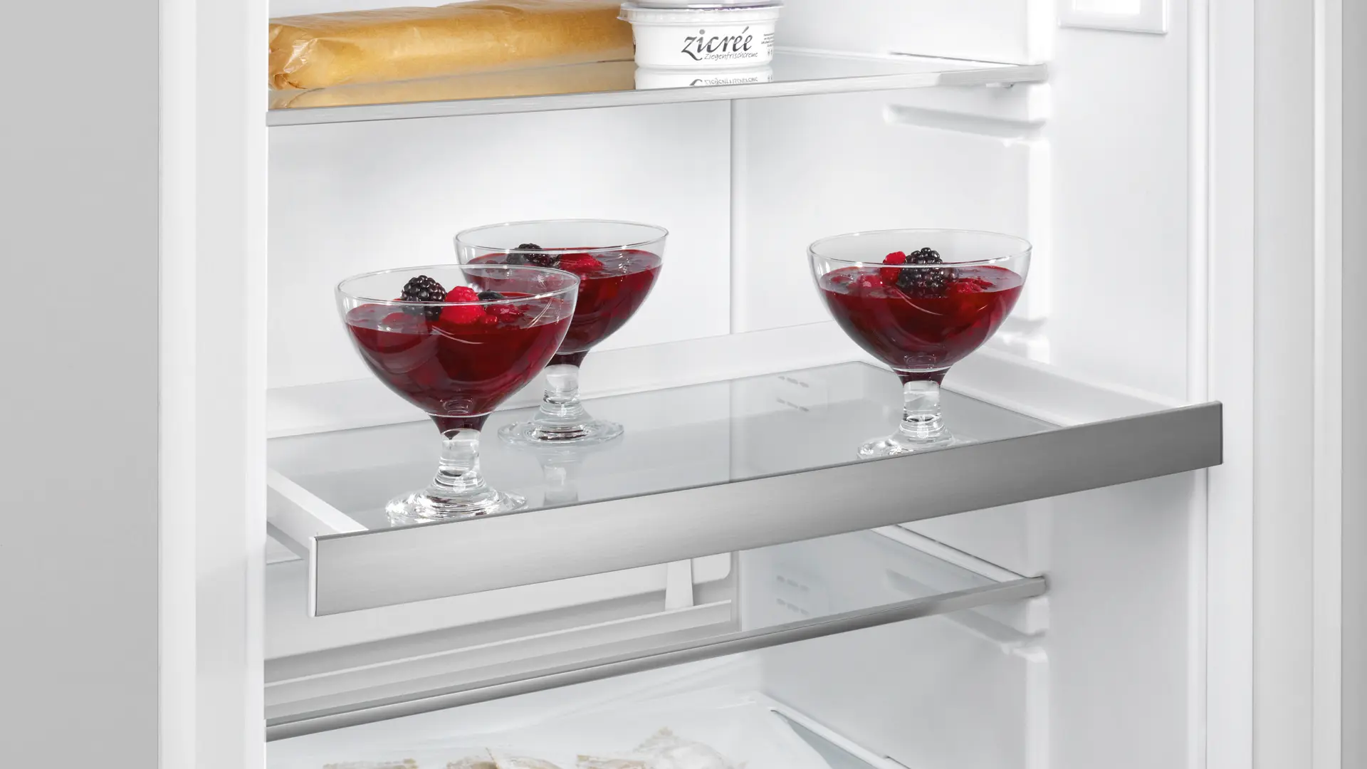 KI85NAF30 built-in fridge-freezer with freezer at bottom | SIEMENS IN